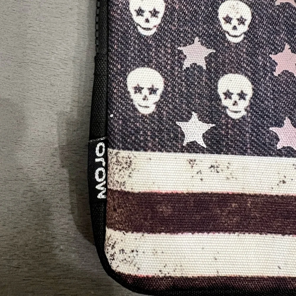 Mojo brand skulls and American flag tablet/tech case